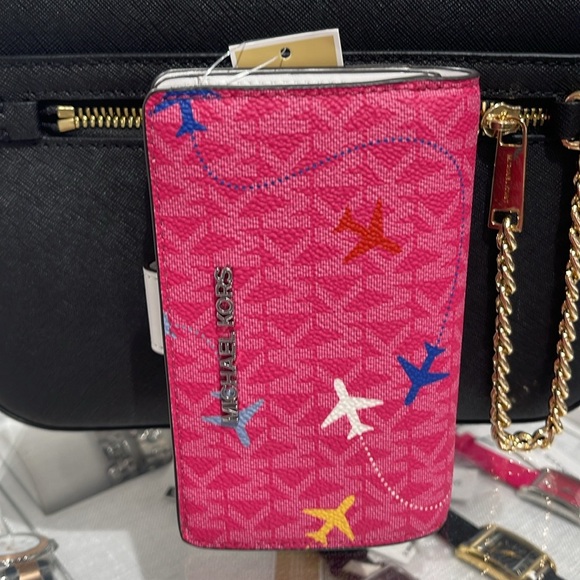 Michael Kors Medium Saffiano Leather Bifold Wallet Dragonfruit
NWT - Picture 14 of 16